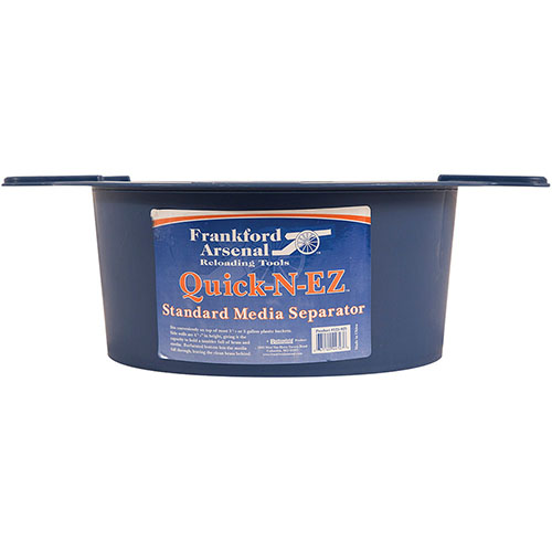 Frankford Arsenal Quick-n-EZ Standard Media Separator passer perfekt på de fleste 3 1/2 eller 5-gallon bøtter, og skiller enkelt rent brass fra mediet.