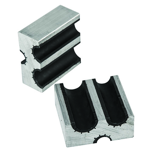 Wheeler Universal Barrel Clamp er laget av flykvalitets aluminium med en skånsom urethane-belagt overflate, som gir et solid grep uten å skade løpet.