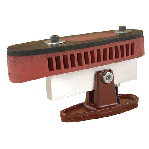 Wheeler Recoil Pad Installation Fixture overfører nøyaktig toe-line og comb-line fra stokket til det nye recoil pad, og gir stabilt arbeid for sliping.