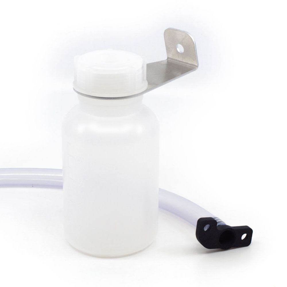 ARMANOV Spent Primer Chute for Dillon XL650/750 gir en lukket vei for brukte tennhetter, med klar PVC-slange og beholder, ingen flere tennhetter på gulvet.