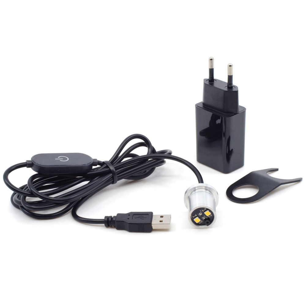 ARMANOV LED Lighting Module gir lys til Dillon XL650/750 og S1050/RL1100. Enkel installasjon, justerbar lysretning og minimal design for et ryddig arbeidsområde.