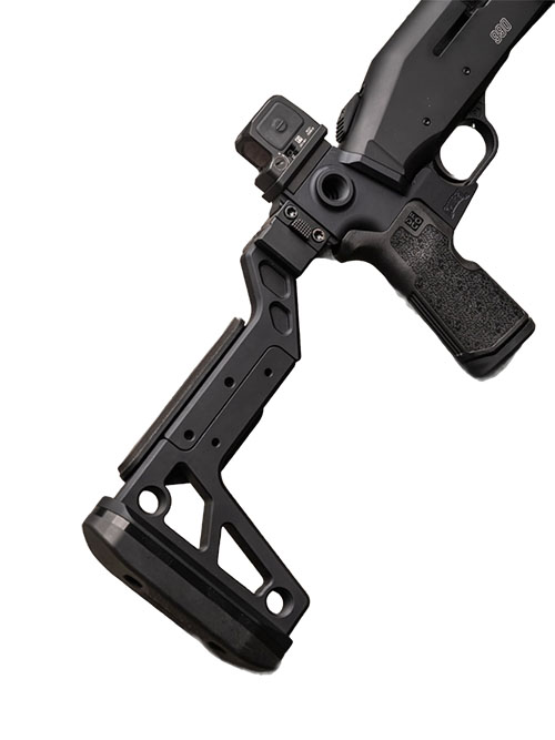 Mossberg 990 Folding Stock fra Chisel Machining gir forbedret stabilitet og komfort, perfekt for jakt og skyting, med enkel montering og justerbar lengde.