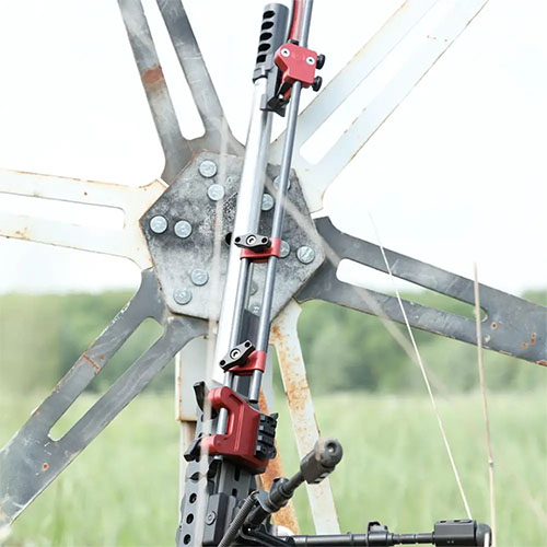 Opplev presisjon med MagnetoSpeed V3 Chronograph og Gray Ops CNC Off-Barrel Mount, som gir nøyaktige hastighetsmålinger uten å påvirke treffpunktet.