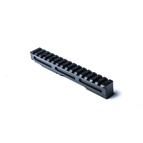 MDT ESS Scope Base Picatinny Rails gjør montering av optikk enklere, er laget av 6061-T6 aluminium, har 20 MOA stigning og passer perfekt med ESS chassis.