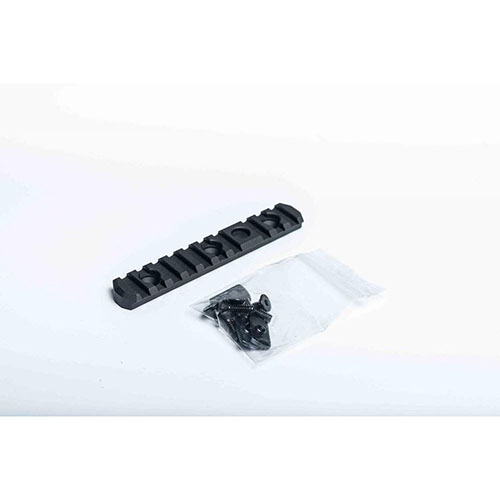 MDT Picatinny Rail er laget av 6061-T6 aluminium med hard-anodisert finish, perfekt for å montere tilbehør på din bolt-action rifle.