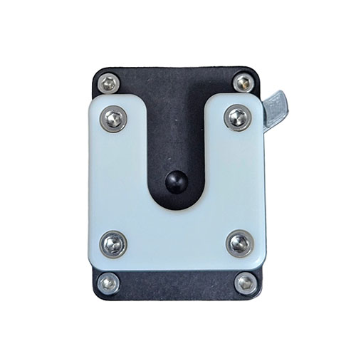 OBI Clamp Lock W/Locking gir sikker og fleksibel montering av utstyr på ryggsekk eller belte, med justerbar låsearm og kompatibilitet med MOLLE-systemer.