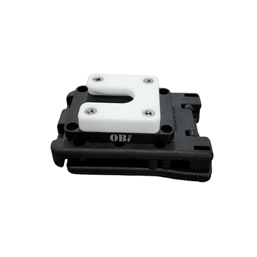 OBI Clamp Lock med TEK-LOK gir en sikker og fleksibel festeløsning for ryggsekk eller belte, perfekt for rask og stabil montering av utstyr.