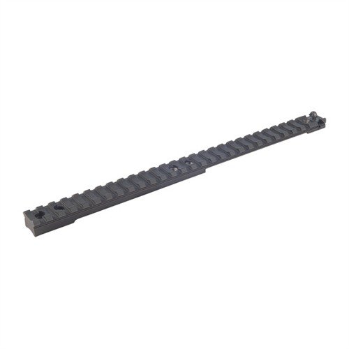 Full-lengdes Picatinny rail for Ruger® GSR® gir en stabil plattform for optikk, med justerbar bakapertur som et praktisk backup-sikte.