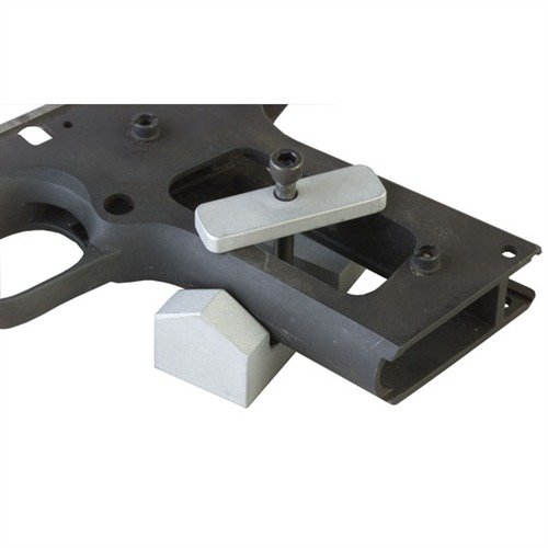 1911 Checkering Guide gir presise 60° eller 90° diamanter på frontstroppen og sikrer en solid start for sjakkeringen med en lang, konturtilpasset bevegelse.