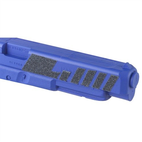 Kutt, fjern og fest INSTA GRIP tape for bedre grep på håndvåpen, rifle og hagle. Pakken inneholder 18 stykker med medium og heavy tekstur.