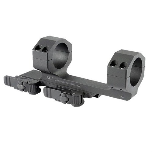 QUICK DETACH SCOPE MOUNTS fra MIDWEST INDUSTRIES tilbyr enkel justering uten verktøy, presis retur til null og holdbar 6061 Aluminium, perfekt for 56mm kikkert.