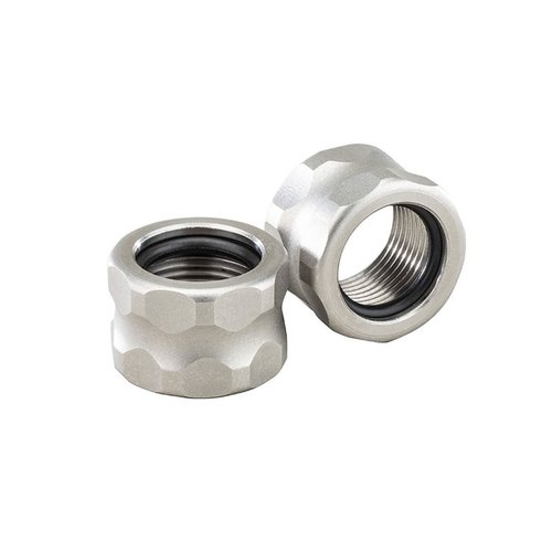 APEX GRADE THREAD PROTECTOR beskytter fine munntråder mot skade, gir et pent utseende, og har en gummiring for ekstra beskyttelse og enkel montering.