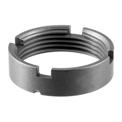 AR-15 Castle Nut i Grade 5 Titanium er lett (9,7 gram), Mil-Spec kompatibel, og har hull for enkel installasjon med verktøy fra AR multi-tools.