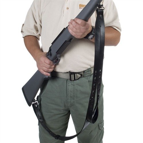 GALCO Safari Ching Sling™ gir stabil støtte for skyting, fordeler vekten jevnt på skulderen og har et verktøyløst festesystem for enkel tilpasning.