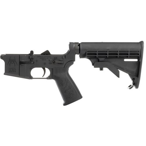 AR-15 komplett M4 underreceiver i 7075 T6 aluminium med hardcoat anodisert finish, inkludert buttstock, trigger og robust design for optimal ytelse.