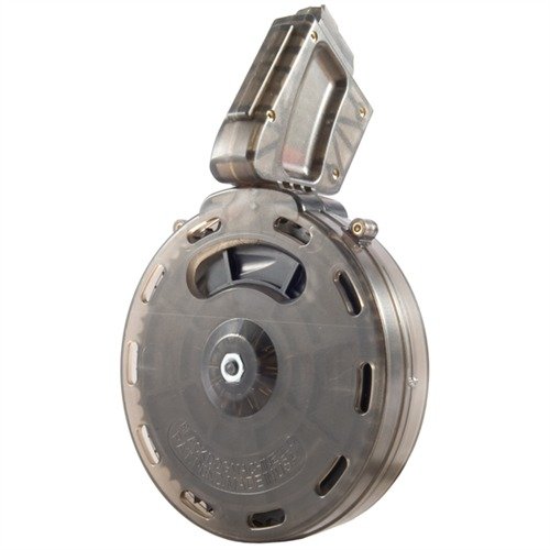 AR-15 50RD DRUM MAGAZINE 22LR gir deg muligheten til å skyte 50 skudd uten å måtte lade, med robust polykarbonatdesign og enkel rengjøring.