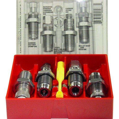 4 DIE - DELUXE PISTOL DIE SET gir deg alt du trenger for presis omforming av 44 Special, med carbide dies for enklere oppsett og bedre kvalitet på sluttproduktene.