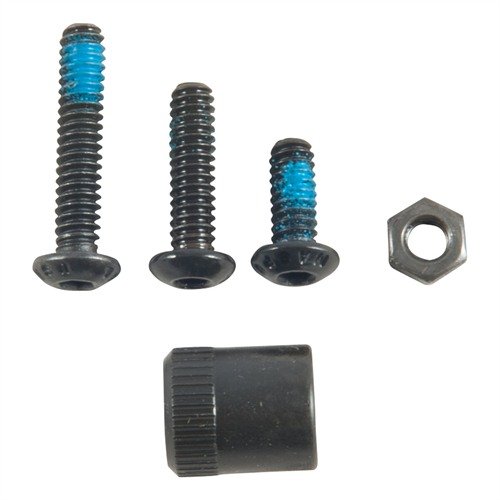 Magpul Sling Mount Kit – TYPE 1 tilpasser MOE Rifle Stocks for QD Sling Swivels, laget av slitesterk svart fosfatert stål, enkel installasjon med medfølgende feste.