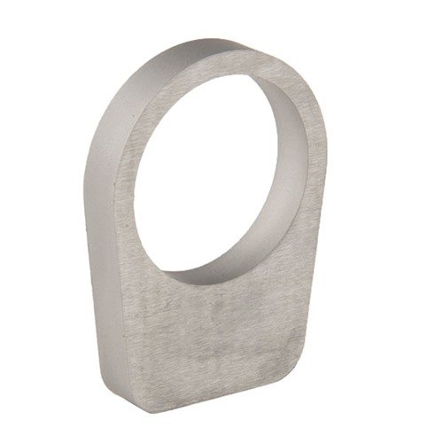 REMINGTON 700 RECOIL LUG er laget av 17-4 PH rustfritt stål, med presisjonsbearbeiding og beskyttende design for enkel installasjon uten skade på bedding.