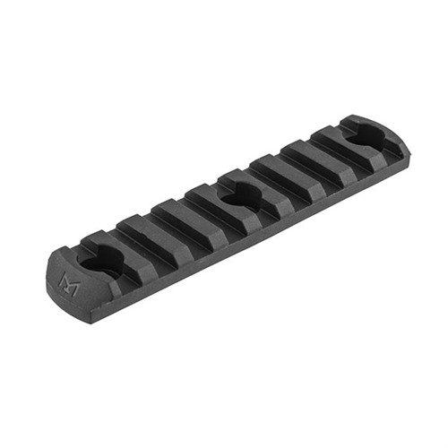 M-LOK Polymer Rail gir en kostnadseffektiv løsning for å feste Picatinny-tilbehør, laget av lett og slitesterk kompositt med avsmalnede ender.