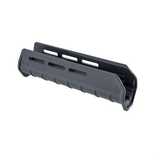 MOE M-LOK Forend for Mossberg 590/590A1 gir økt modularitet med M-LOK festepunkter, forbedret håndtering og lettvektsdesign i forsterket polymer.