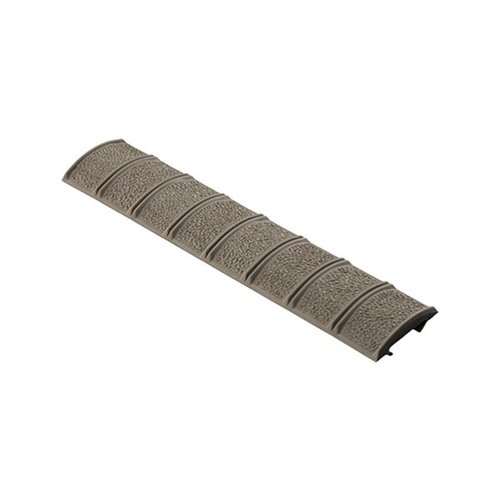 Tøff polymerdeksel for Picatinny rails som beskytter hånden mot skarpe kanter, gir bedre grep og beskytter rails mot skader under tøffe operasjoner.