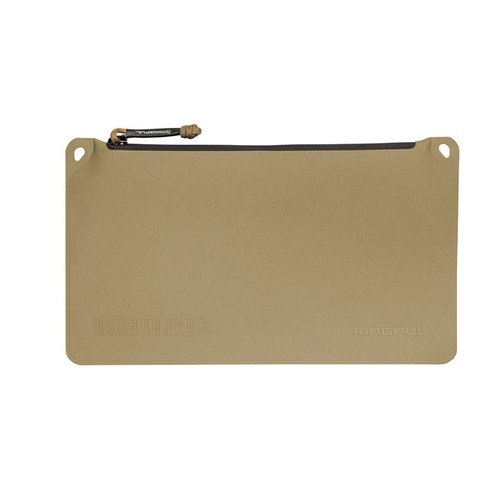 Magpul DAKA Medium Pouch er laget av slitesterkt polymermateriale med YKK AquaGuard® glidelås, perfekt for organisering av utstyr under våte forhold.