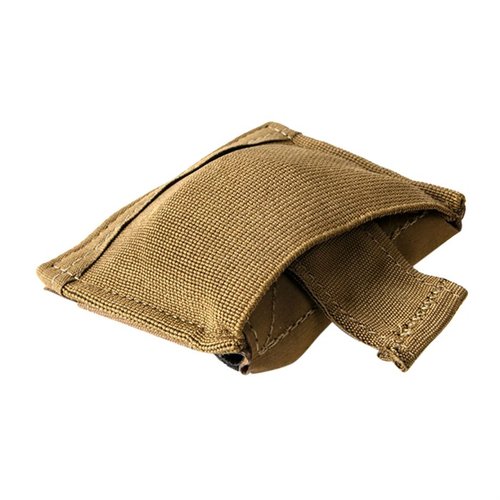 Blue Force Gear Ten-Speed Dump Pouch holder 10 AR-15 magasiner, rulles enkelt sammen til en kompakt beltepakke når den er tom.