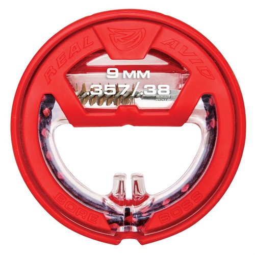 Real Avid Bore Boss Handgun Kit rengjør pistoler effektivt med en 12-tommers kabel, en integrert bronsebørste og en praktisk, kompakt design for enkel oppbevaring.