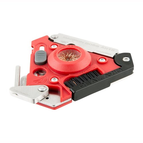 Real Avid AR15 Carbon Boss gir deg 12 spesialdesignede overflater for effektiv rengjøring av AR bolt-carrier-gruppen, inkludert børste og verktøy.