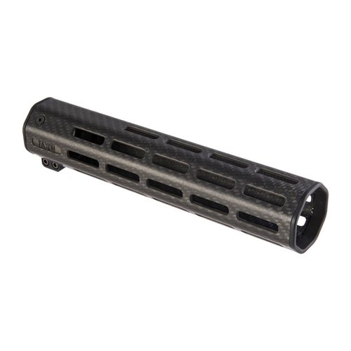 Faxon Firearms Streamline Carbon Fiber Handguard er ekstremt lett (8 oz) og sterkere enn aluminium, med 8 M-LOK spor for enkel montering av tilbehør.