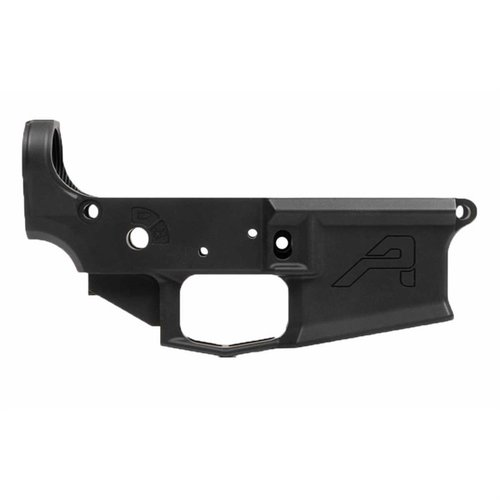 Aero Precision M4E1 Stripped Lower Receiver kombinerer styrken fra maskinert aluminium med en strømlinjeformet design, integrert triggerguard og enkel installasjon.