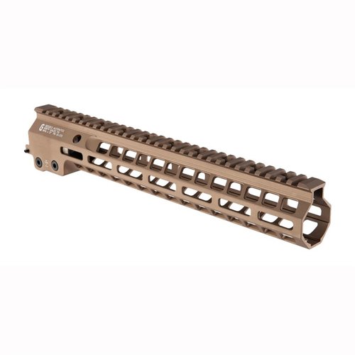 Geissele MK14 Super Modular Rail håndbeskytter tilbyr en slank profil for komfortabelt grep, med M-LOK spor og Picatinny rail for enkel montering av tilbehør.