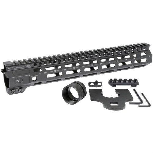 Midwest Industries Combat M-LOK Rail Handguard er laget av aluminium, har syv M-LOK-fester, kontinuerlig Picatinny-skinne og to hurtigkoblinger for slinger.