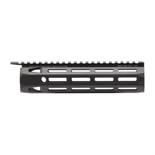 Daniel Defense Omega Rail er et lettvekts, ergonomisk railsystem i flyaluminium, med M-LOK, enkel installasjon og integrerte QD sling swivel fester.