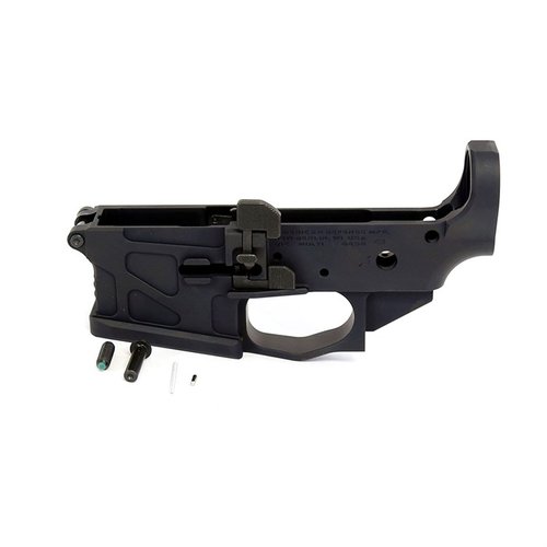 AR-15 UIC Stripped Lower Receiver har ambidextrous funksjoner, en 20-graders magwell for raskere omlasting, og en Teflon-finish for beskyttelse.