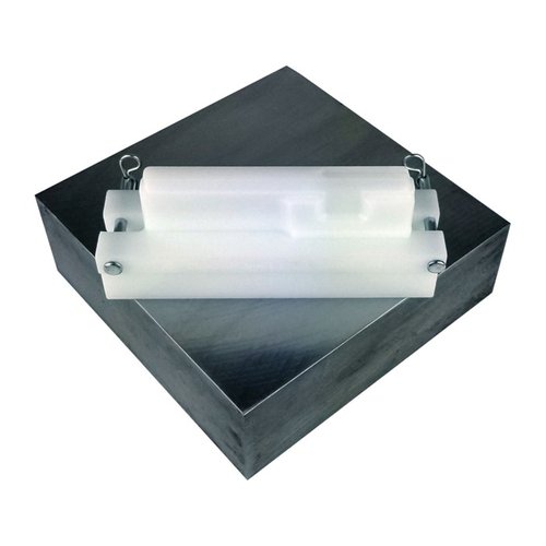 Obsidian Arms AR-15 upper receiver vise block i HDPE gir sikker støtte for din upper receiver i benken, uten risiko for skader. Låsepinner inkludert.