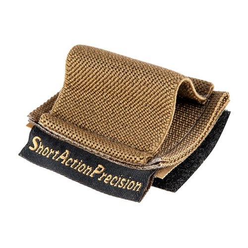 Få rask tilgang til ekstra .22 magasiner med Short Action Precision .22 Magazine Holder, som enkelt festes med Velcro på siden av riflen din.