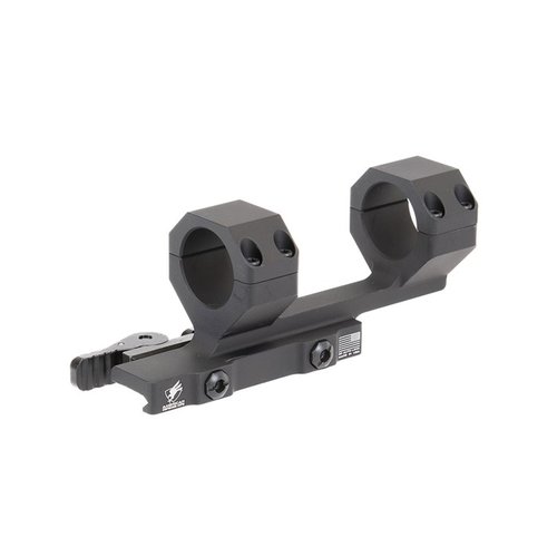 Delta Cantilever Scope Mount gir forbedret øyeavstand og plass til tilbehør, med lett og sterk 6061-T6 aluminium og QD Auto Lock for sikker festing.
