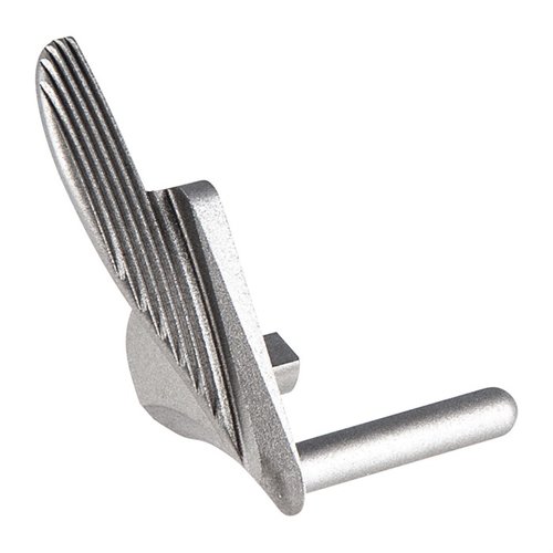 Chen 1911 thumb safeties gir en komfortabel og funksjonell løsning med et fokus på skytteren, tilgjengelig i blued eller stainless finish og mid/full-length.