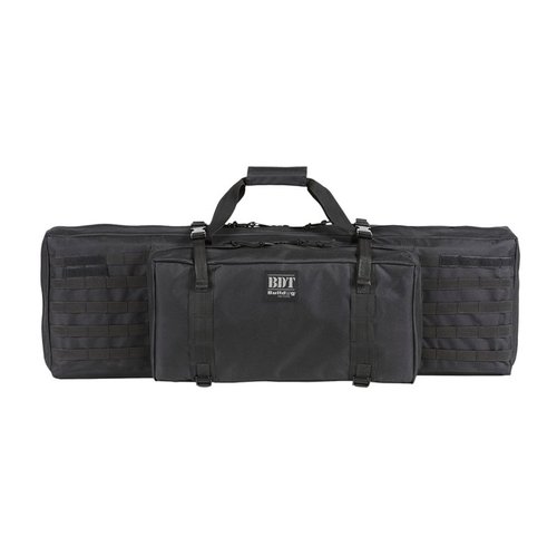 STANDARD SINGLE TACTICAL RIFLE CASE fra BULLDOG CASES har en glidelås riflekompartiment med justerbare Velcro-fester, ekstra lomme for tilbehør og magasin, og polstret skulderreim.