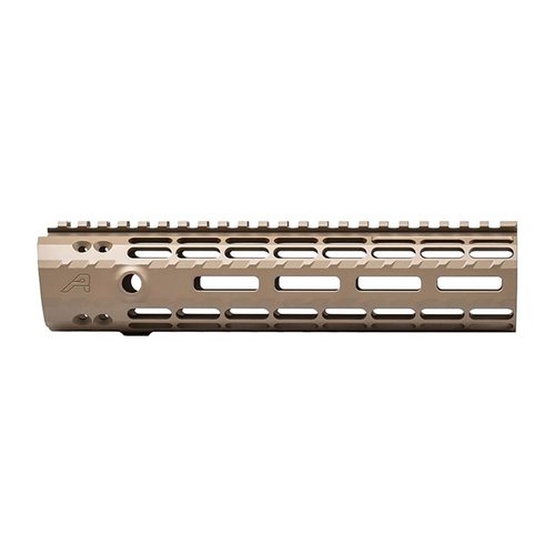Aero Precision GEN-2 Enhanced M-LOK håndbeskyttere tilbyr en lettvekts free float design, med anti-rotasjon, scalloped rails og rask avtakbar sling socket.
