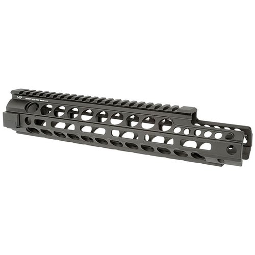 To-delte AR-15 Free Float M-Lok håndtak fra Midwest Industries, lettvektsdesign, solid låsing, og ekstra plass for tilbehør. Laget i USA.