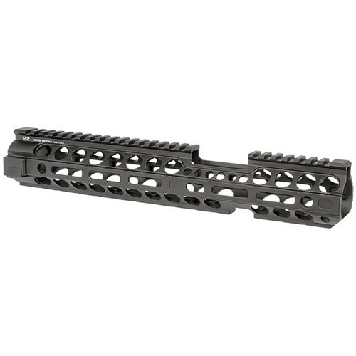 To-delte AR-15 Free Float M-Lok håndguarder fra Midwest Industries, lettvektsdesign, solid lås, monolitisk toppskinne og plass til ekstra tilbehør.
