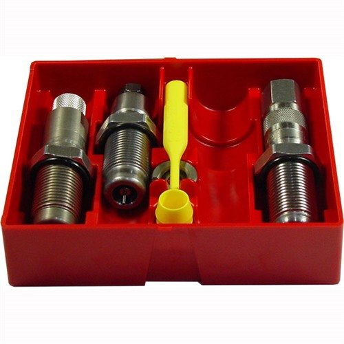 Lee Steel 3-Die Rifle Set inkluderer Full Length Sizing Die, Bullet Seating Die og Powder Through Expanding Die, perfekt for presis omforming av 45-70 Govt.