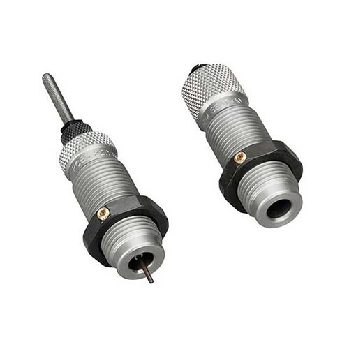 280 Ackley Improved Full Length Die Set fra RCBS gir presis full lengde sizing, de-priming og bullet seating med innebygd roll crimper for sikker festing.