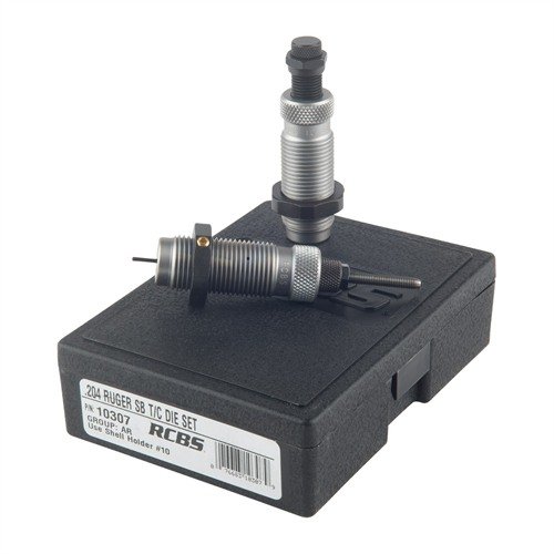 RCBS AR Series Die Set for 7.62x39mm gir en Small Base sizing die og Taper Crimp seating die, noe som gjør omlading enklere for AR-stil og semi-auto skyttere.