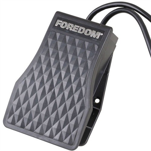 FCT-1 fotpedal gir presis hastighetskontroll for Foredom SR-verktøy, slik at begge hender er fri til å jobbe, laget av slitesterk plast for langvarig bruk.