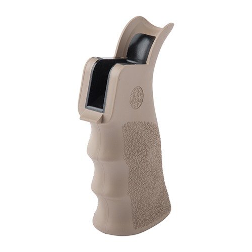 HOGUE AR-15 overmolded beavertail grip har ergonomiske fingerformer, non-slip Cobblestone ™ tekstur og gir utvidet lengde på trekk, perfekt for ditt våpen.