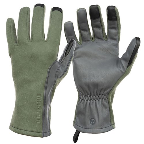 MAGPUL Flight Glove 2.0 gir utmerket fleksibilitet, beskyttelse med Nomex og Kevlar, samt tre-finger touchscreen-funksjonalitet for presise oppgaver.